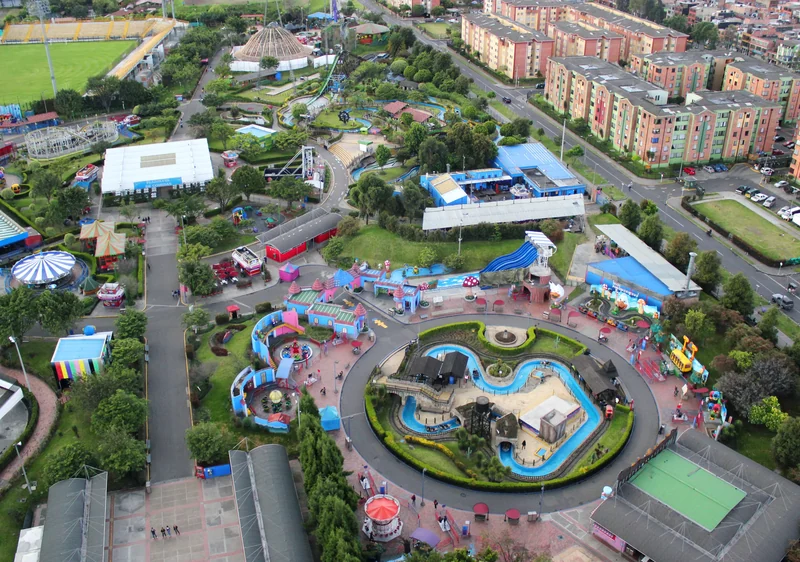 Parque Mundo Aventura cerca de Viventa Plaza